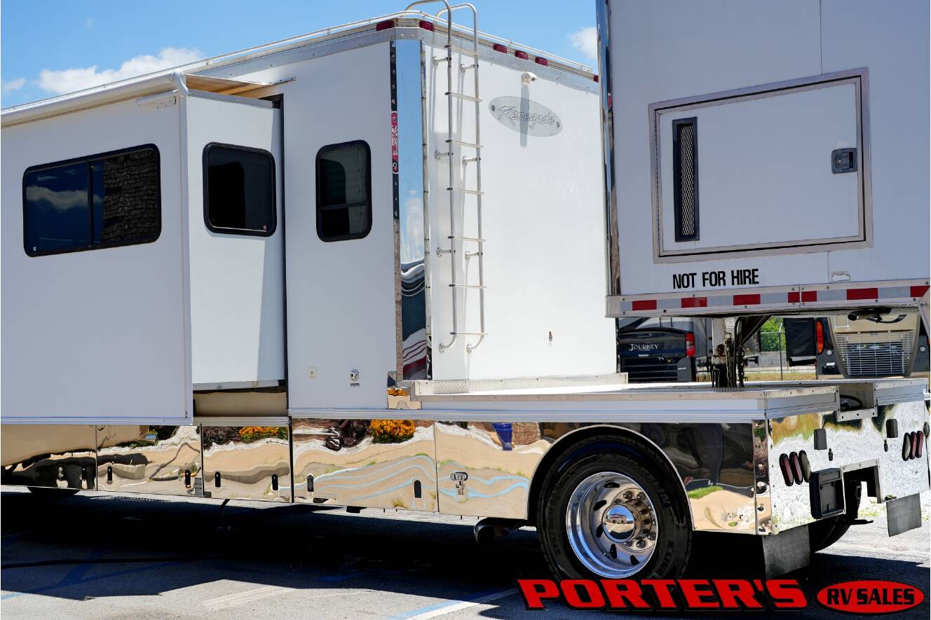 A photo of this 2004 Renegade Sport Deck 17TLQ Toterhome