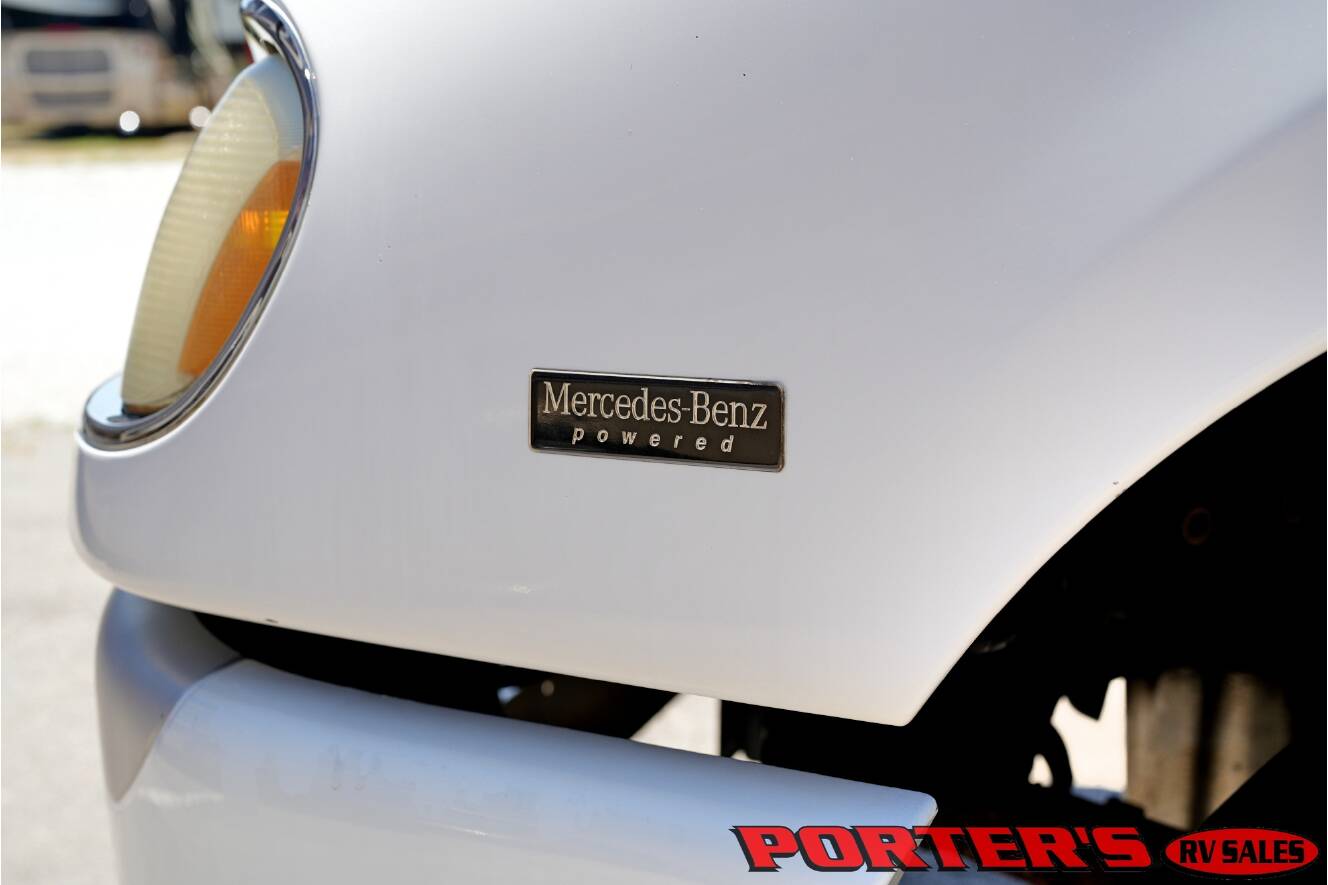 A photo of this 2004 Renegade Sport Deck 17TLQ Toterhome
