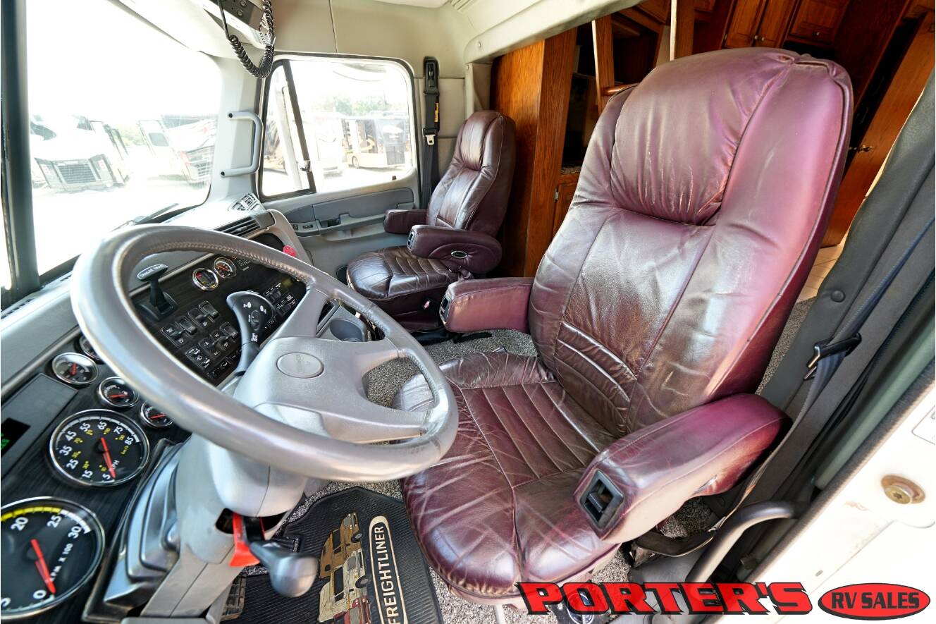A photo of this 2004 Renegade Sport Deck 17TLQ Toterhome