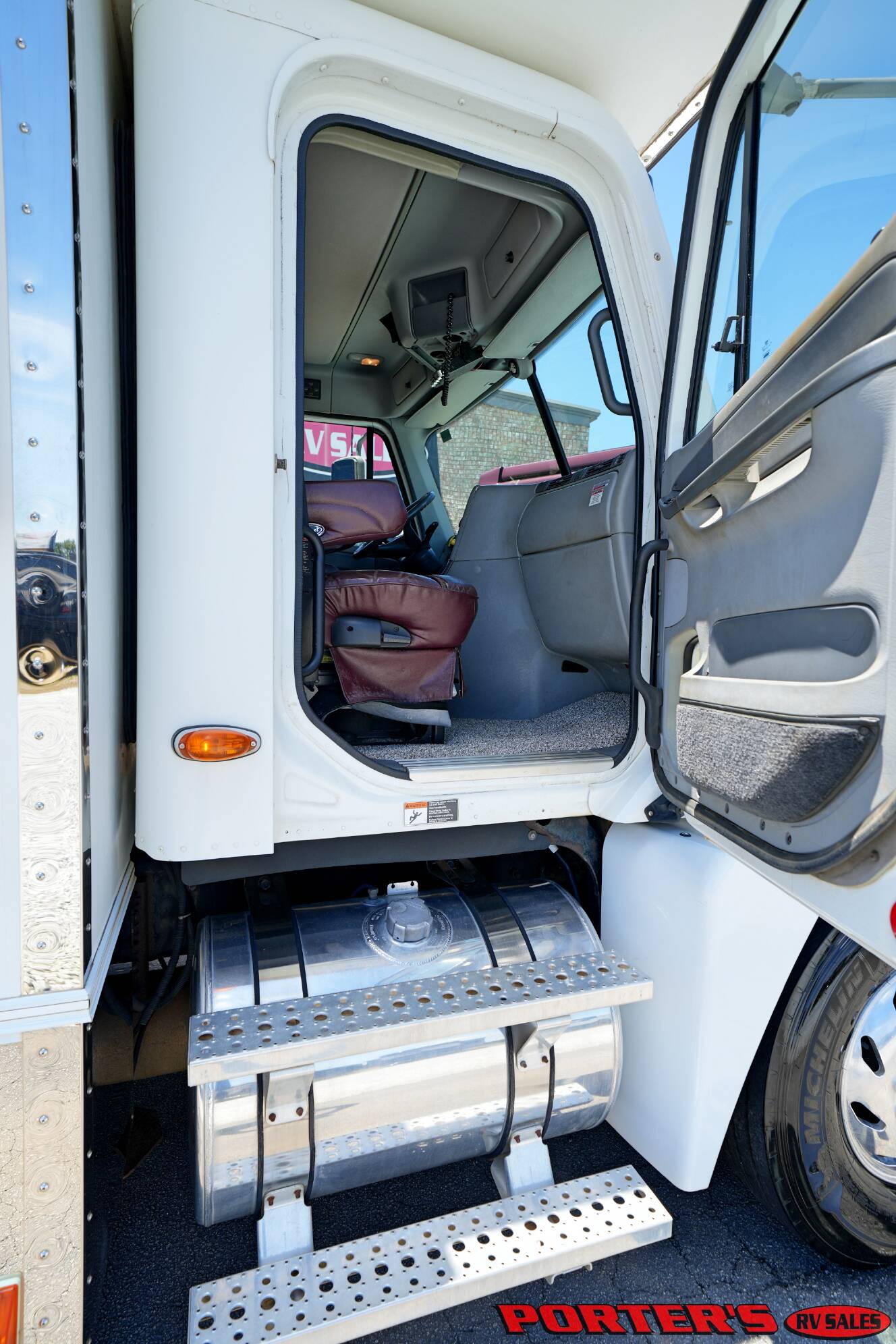 A photo of this 2004 Renegade Sport Deck 17TLQ Toterhome