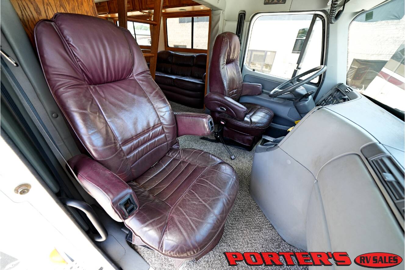 A photo of this 2004 Renegade Sport Deck 17TLQ Toterhome
