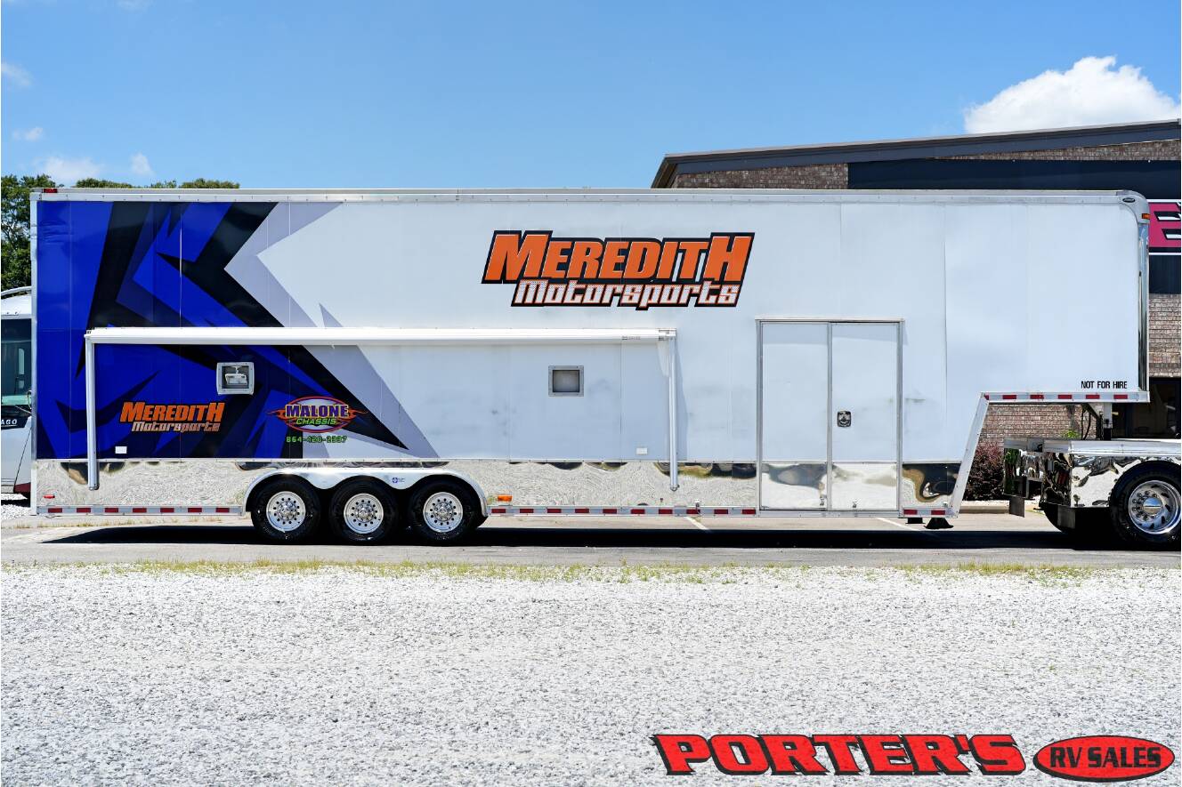 A photo of this 2004 Renegade Sport Deck 17TLQ Toterhome