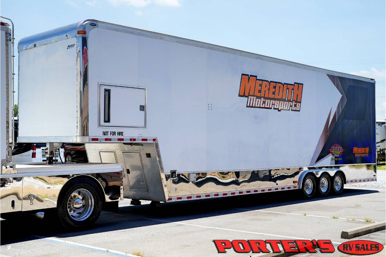 A photo of this 2004 Renegade Sport Deck 17TLQ Toterhome