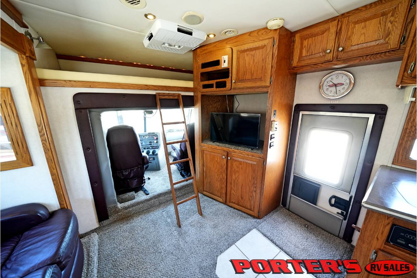 A photo of this 2004 Renegade Sport Deck 17TLQ Toterhome