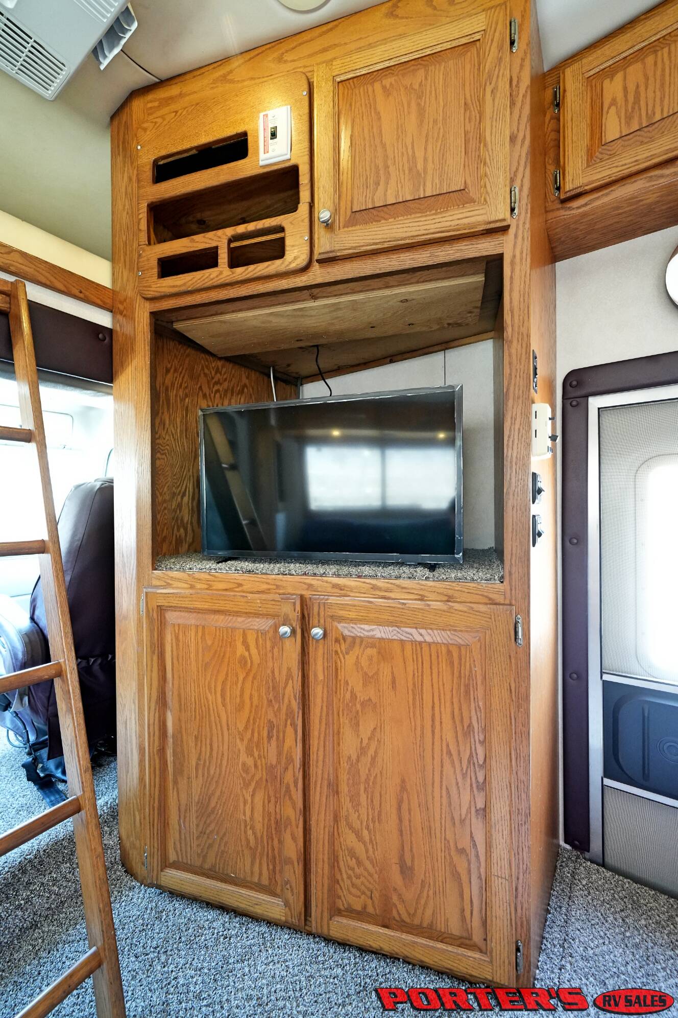 A photo of this 2004 Renegade Sport Deck 17TLQ Toterhome