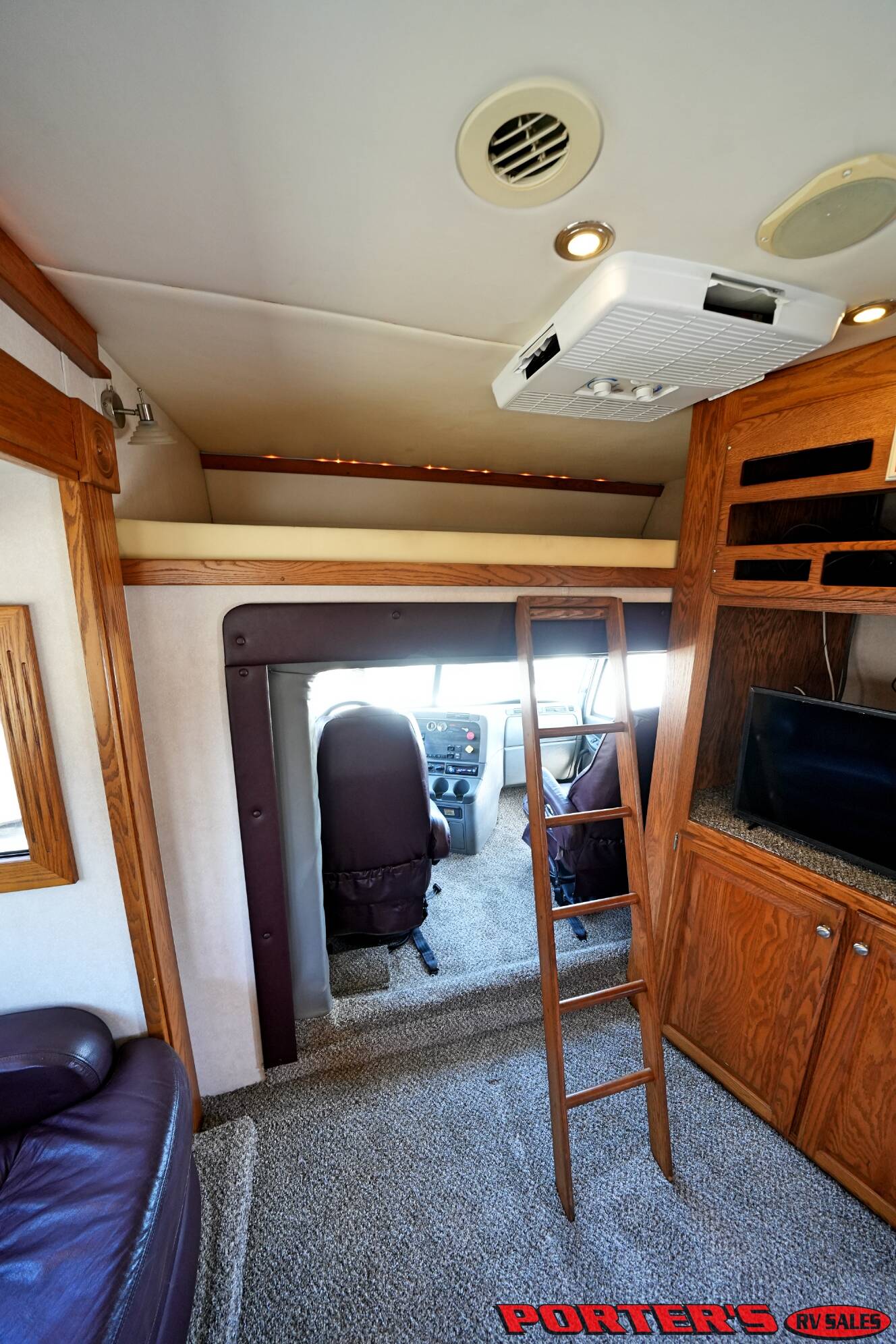 A photo of this 2004 Renegade Sport Deck 17TLQ Toterhome