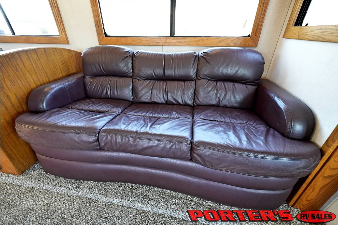 A photo of this 2004 Renegade Sport Deck 17TLQ Toterhome