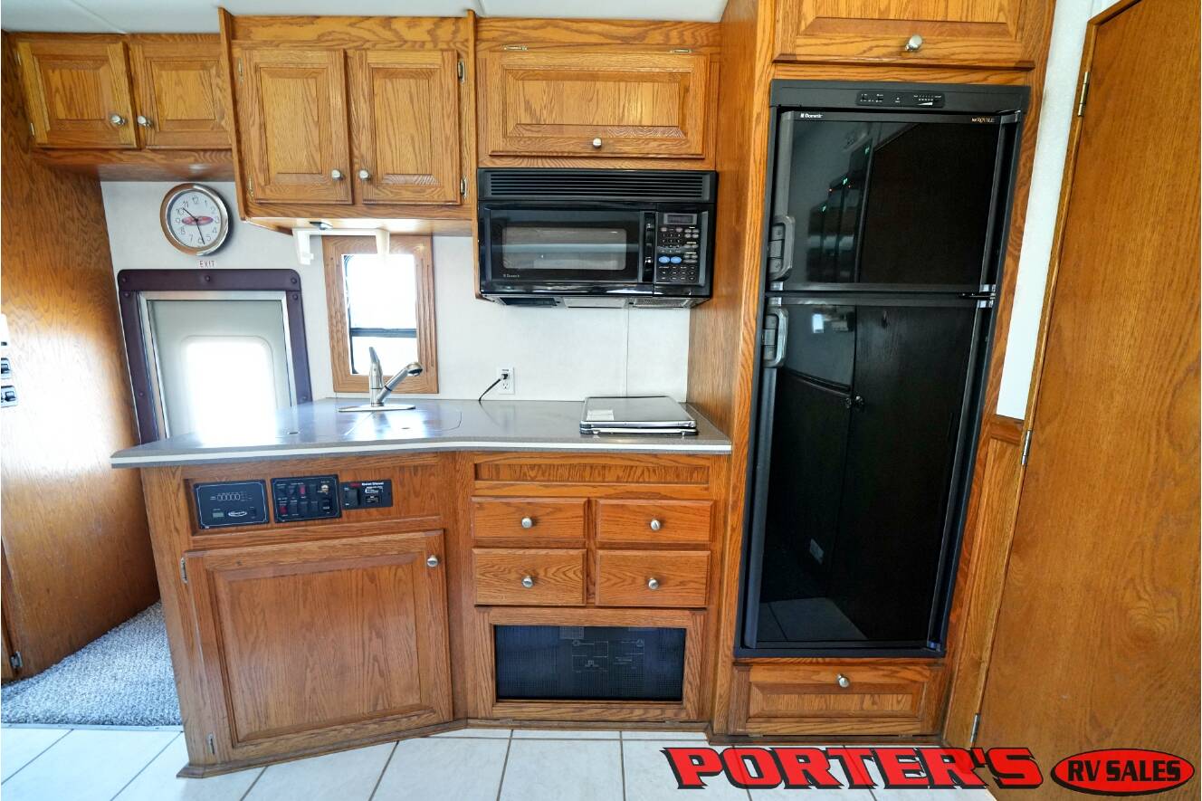 A photo of this 2004 Renegade Sport Deck 17TLQ Toterhome