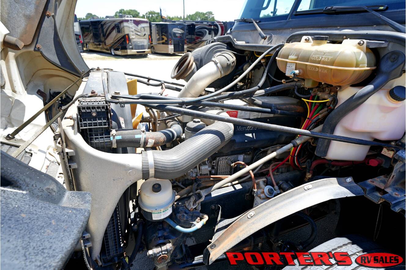 A photo of this 2004 Renegade Sport Deck 17TLQ Toterhome