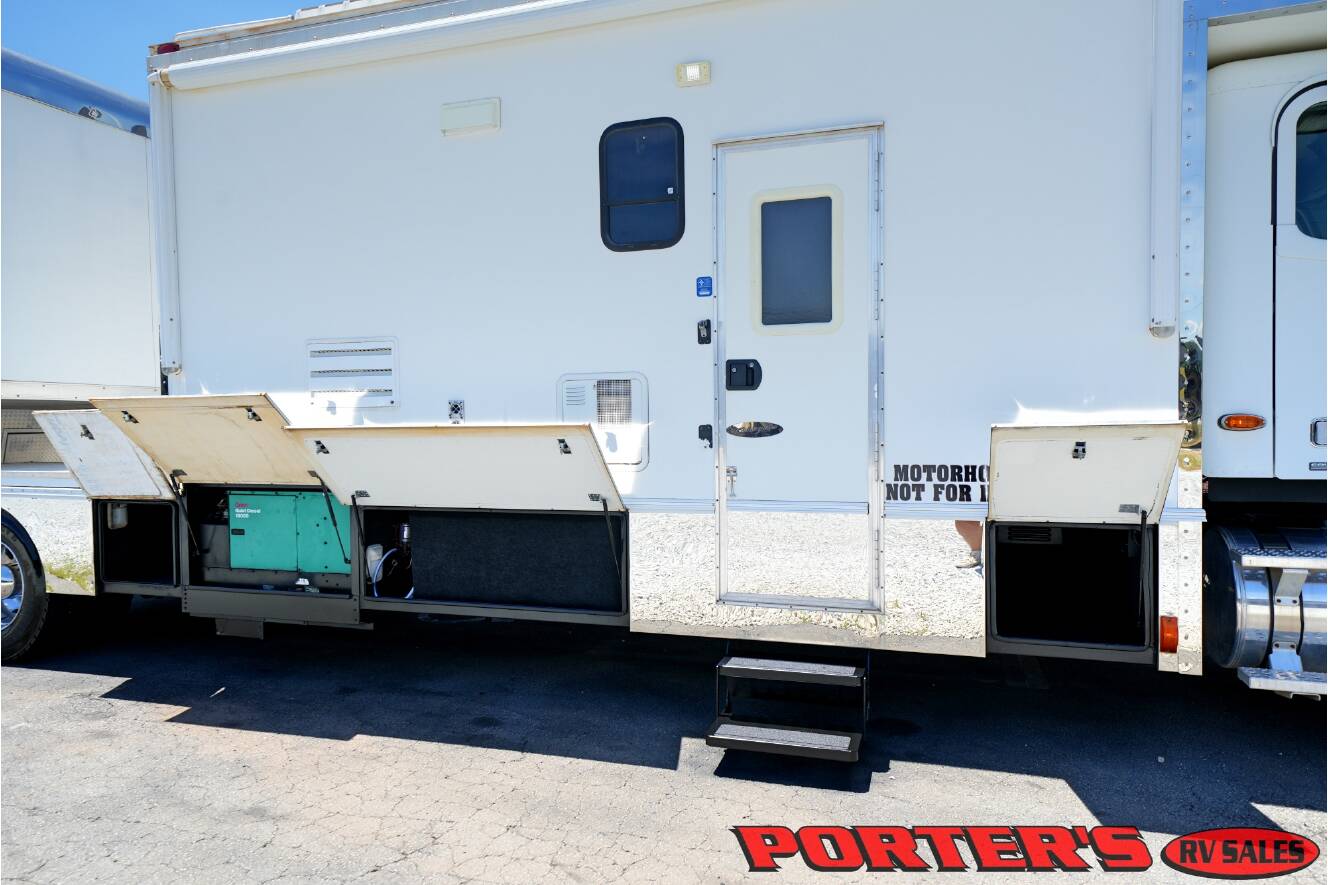 A photo of this 2004 Renegade Sport Deck 17TLQ Toterhome