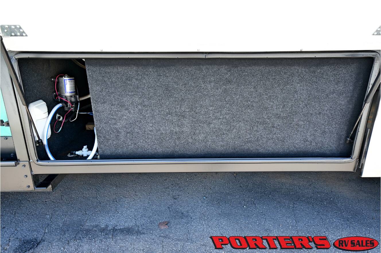 A photo of this 2004 Renegade Sport Deck 17TLQ Toterhome