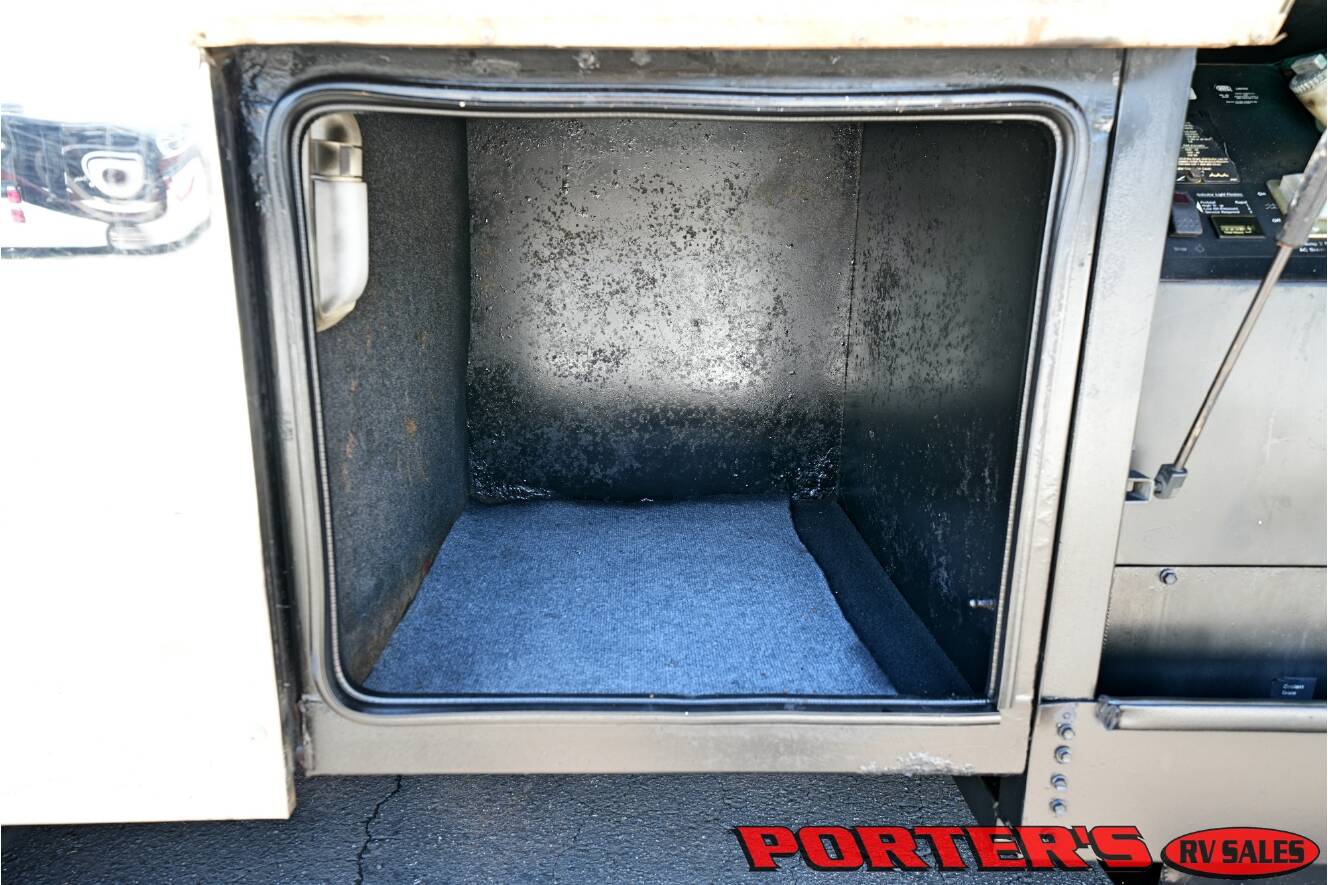 A photo of this 2004 Renegade Sport Deck 17TLQ Toterhome