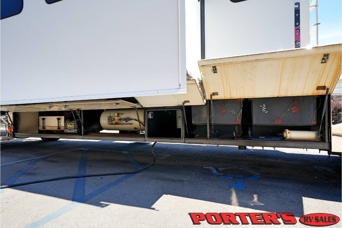 A photo of this 2004 Renegade Sport Deck 17TLQ Toterhome
