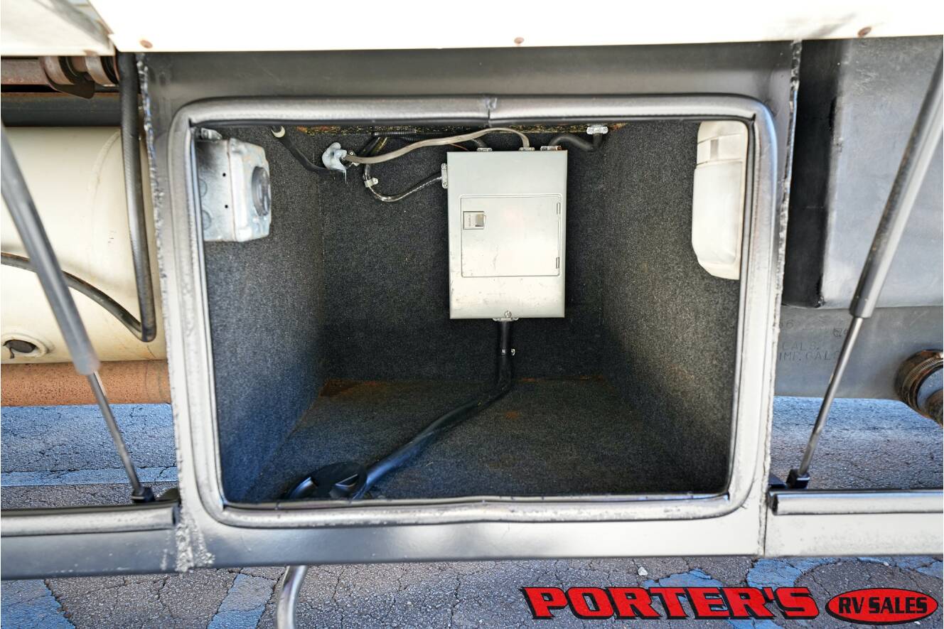 A photo of this 2004 Renegade Sport Deck 17TLQ Toterhome
