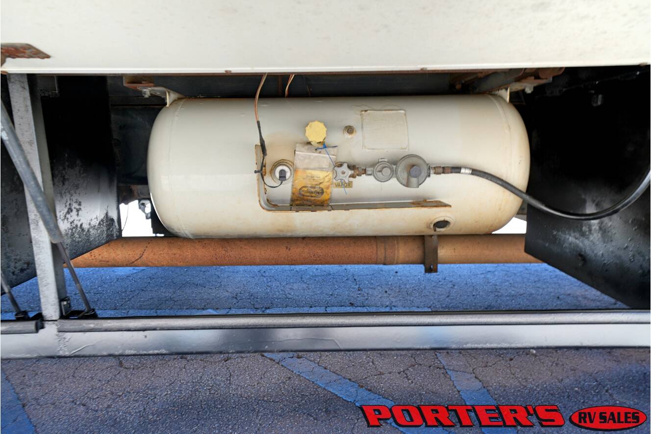 A photo of this 2004 Renegade Sport Deck 17TLQ Toterhome