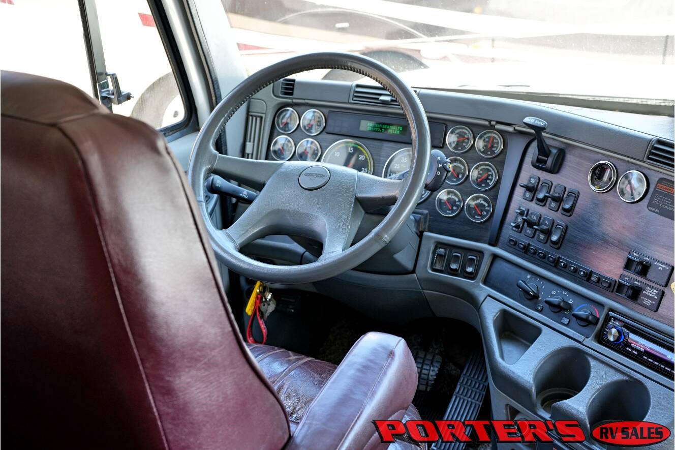 A photo of this 2004 Renegade Sport Deck 17TLQ Toterhome