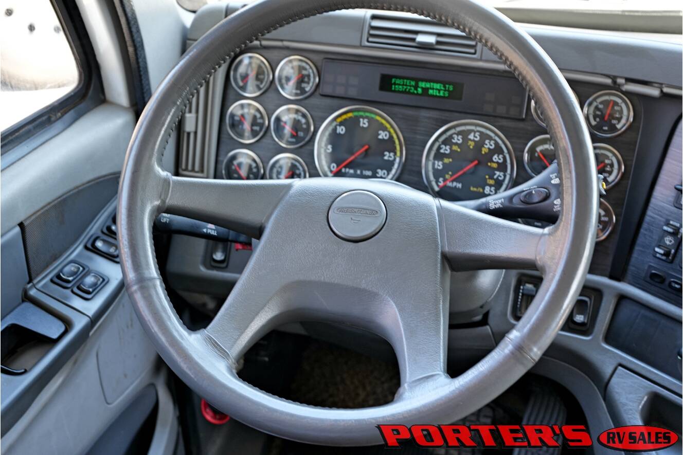 A photo of this 2004 Renegade Sport Deck 17TLQ Toterhome