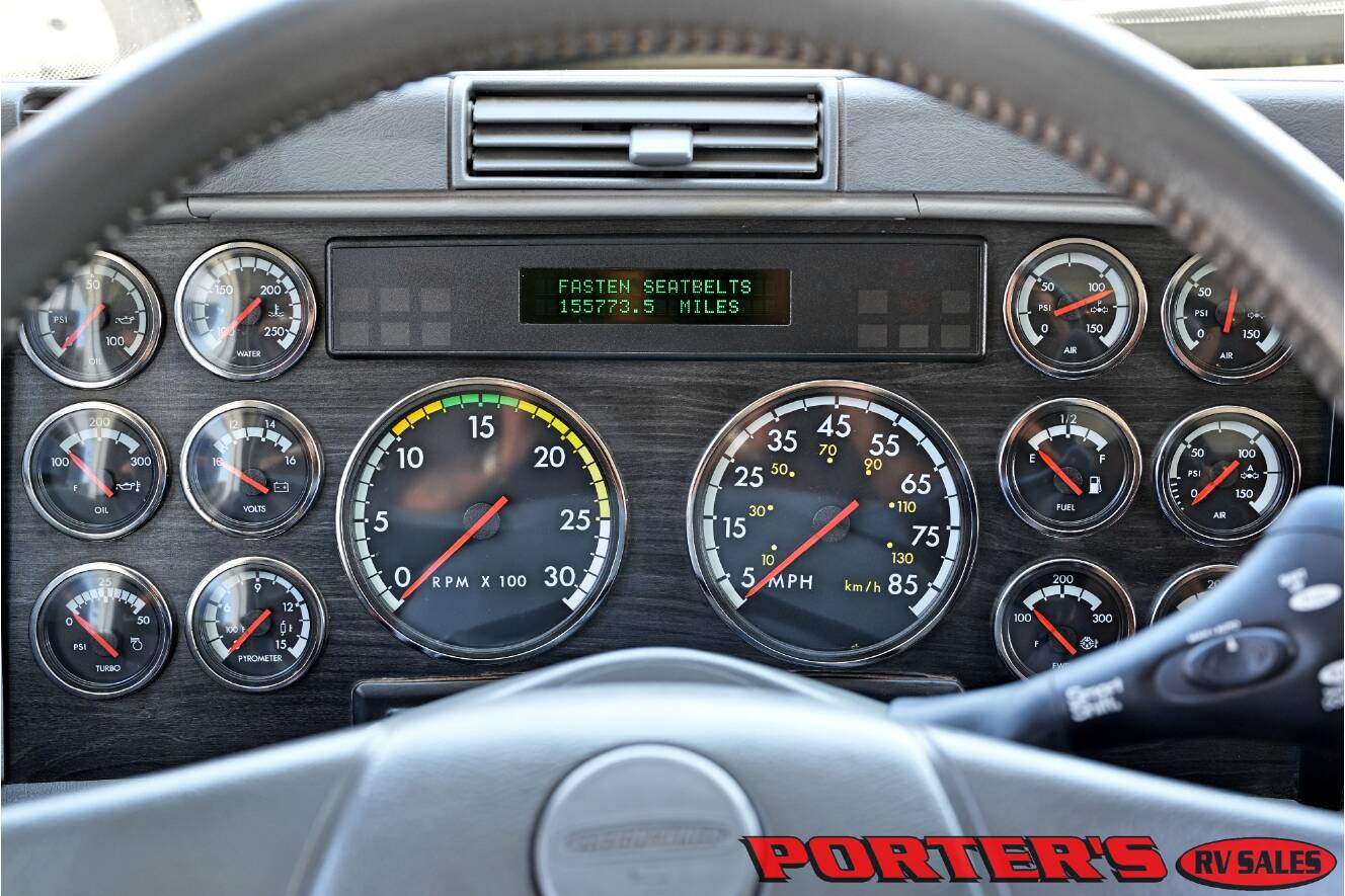 A photo of this 2004 Renegade Sport Deck 17TLQ Toterhome