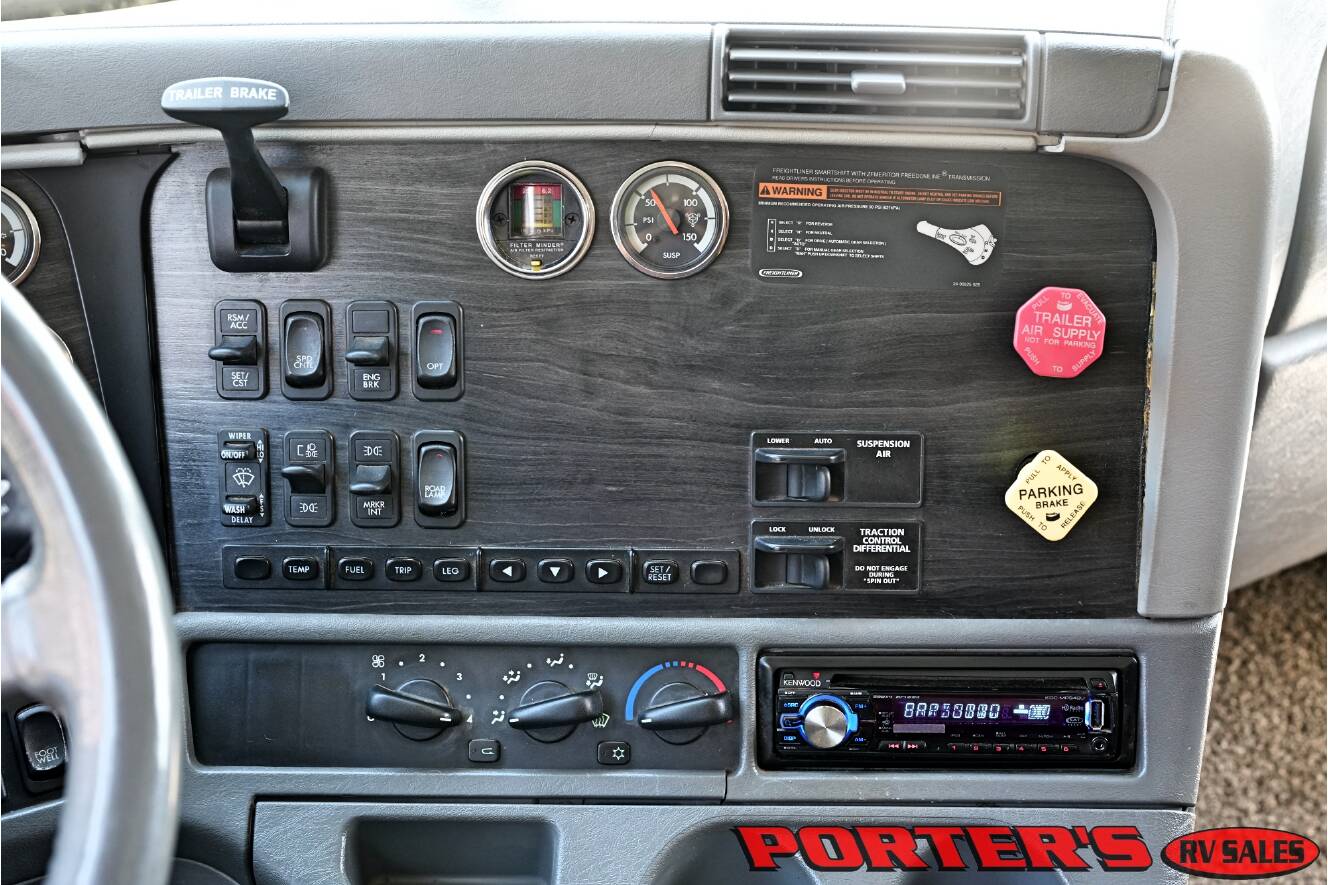A photo of this 2004 Renegade Sport Deck 17TLQ Toterhome