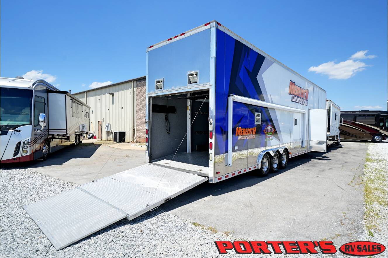 A photo of this 2004 Renegade Sport Deck 17TLQ Toterhome
