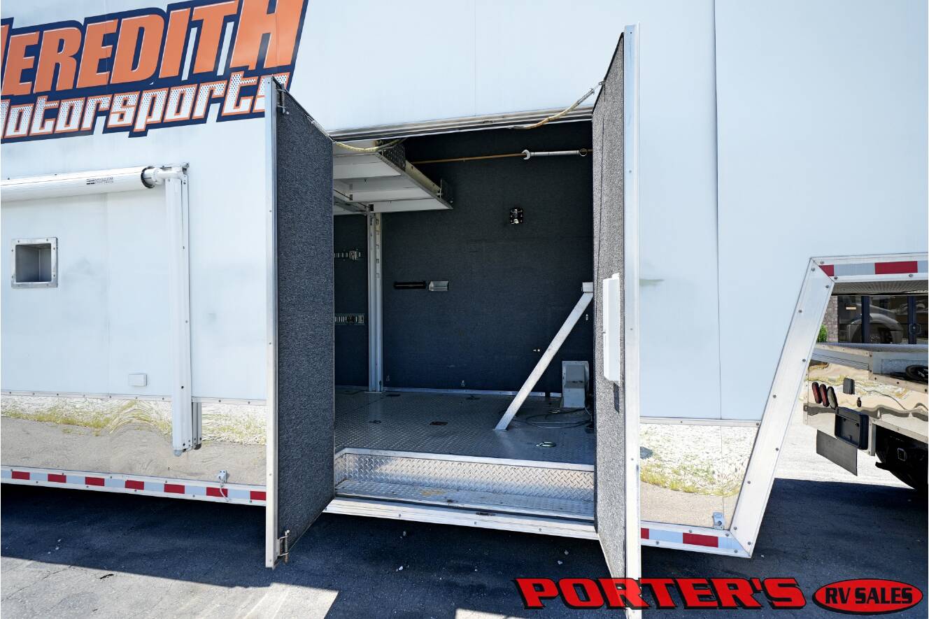 A photo of this 2004 Renegade Sport Deck 17TLQ Toterhome