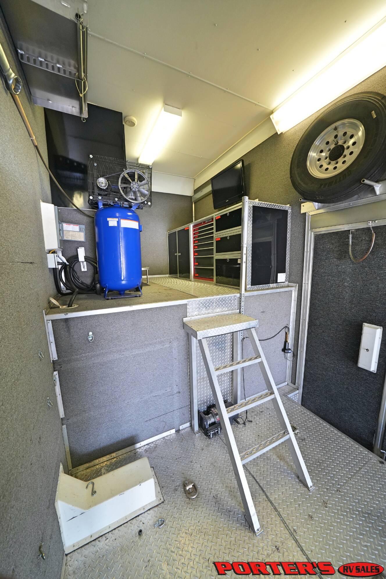 A photo of this 2004 Renegade Sport Deck 17TLQ Toterhome