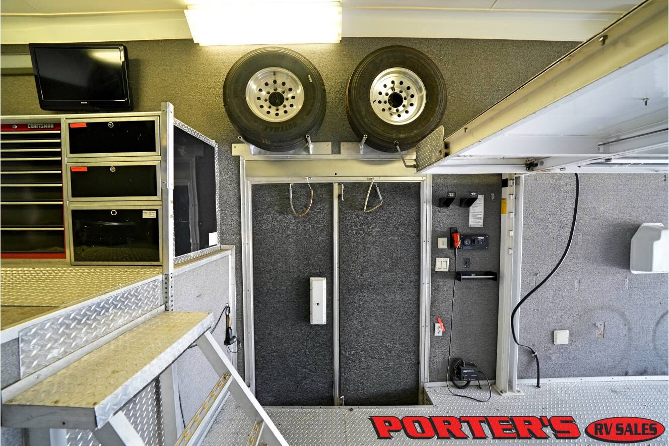A photo of this 2004 Renegade Sport Deck 17TLQ Toterhome