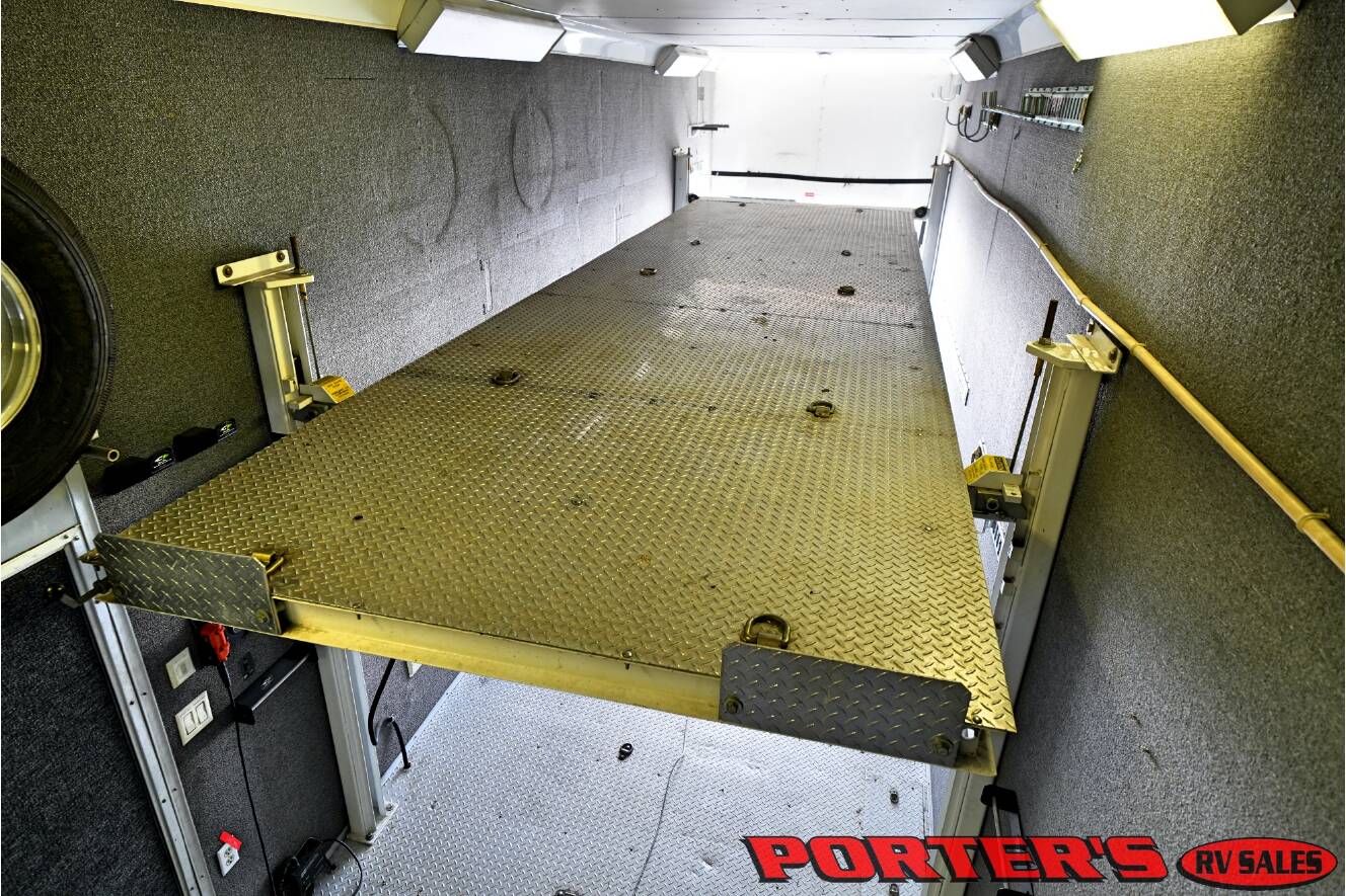 A photo of this 2004 Renegade Sport Deck 17TLQ Toterhome