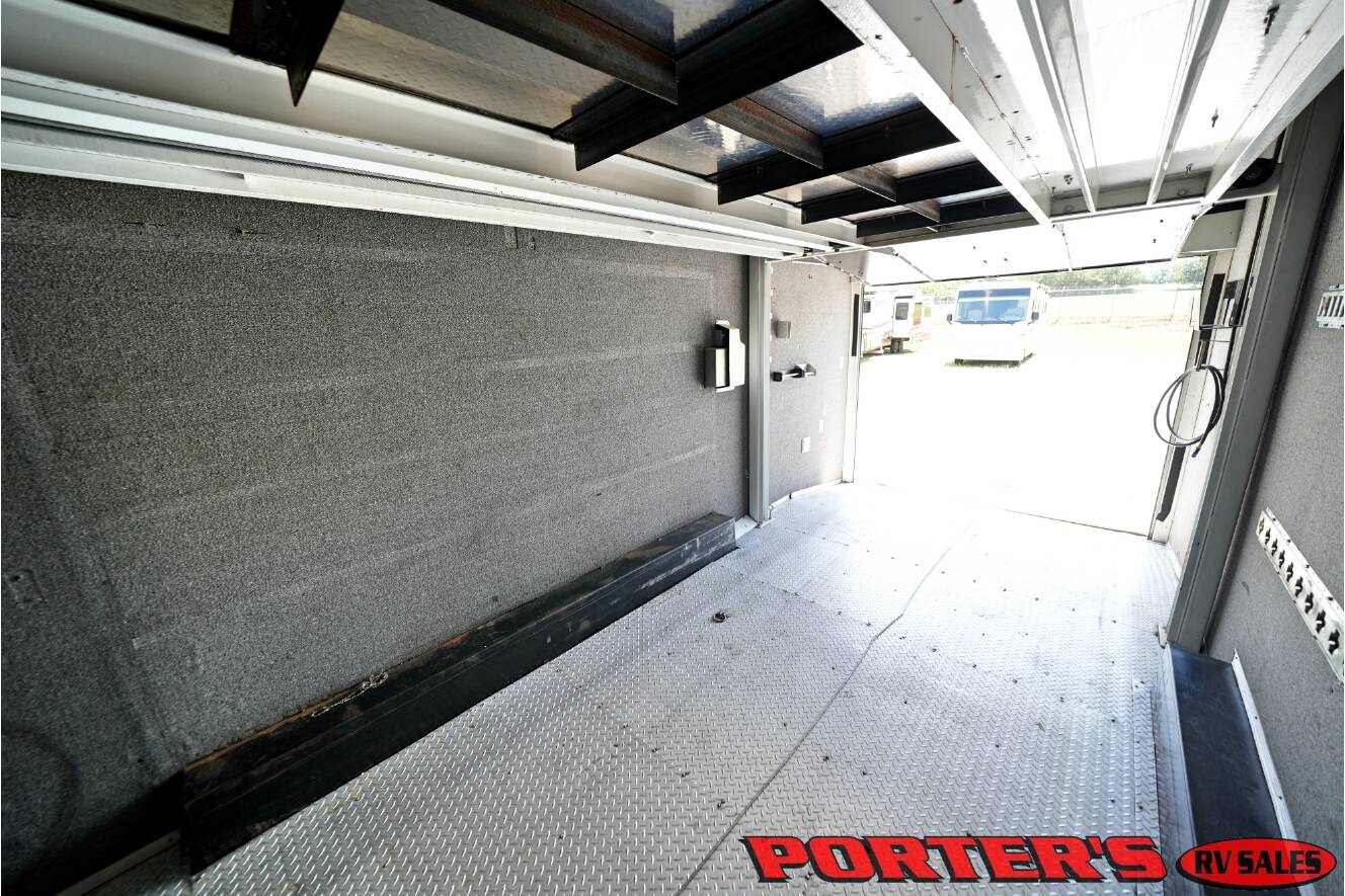 A photo of this 2004 Renegade Sport Deck 17TLQ Toterhome