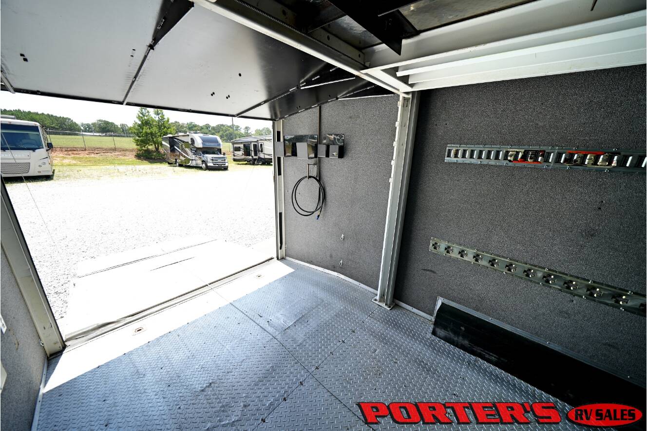 A photo of this 2004 Renegade Sport Deck 17TLQ Toterhome