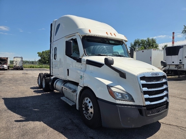 2021 FREIGHTLINER CASCADIA 126 in Kansas City, MO