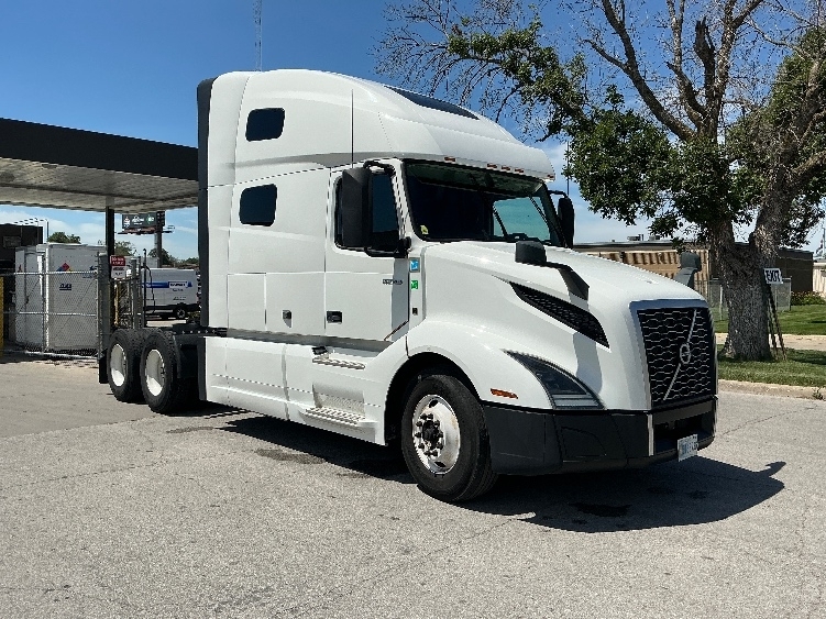 2022 VOLVO VNL64760 in Omaha, NE