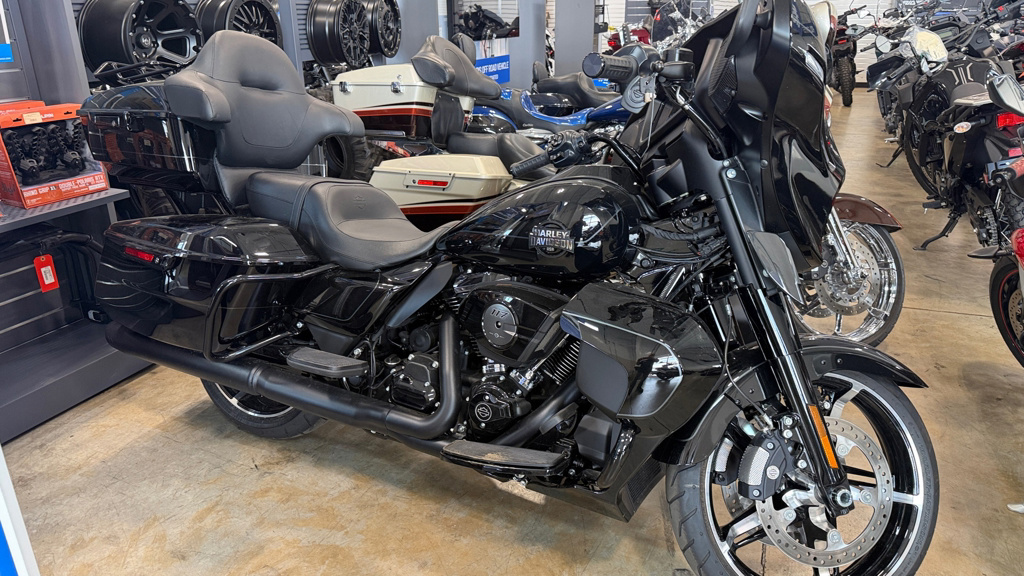 2025 Harley-Davidson Street Glide Ultra BASE in Sublimity, OR