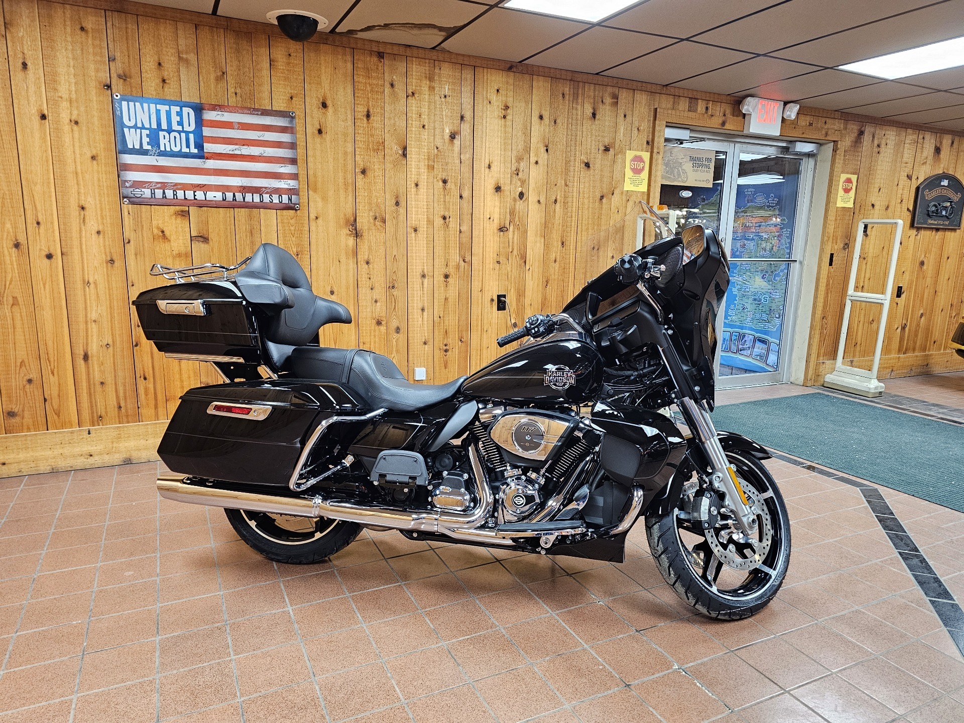 2025 Harley-Davidson Street Glide® Ultra BASE in Cement City, MI