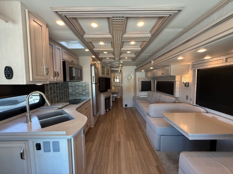 2021 Newmar Canyon Star Freightliner 3710 in frankfort IL