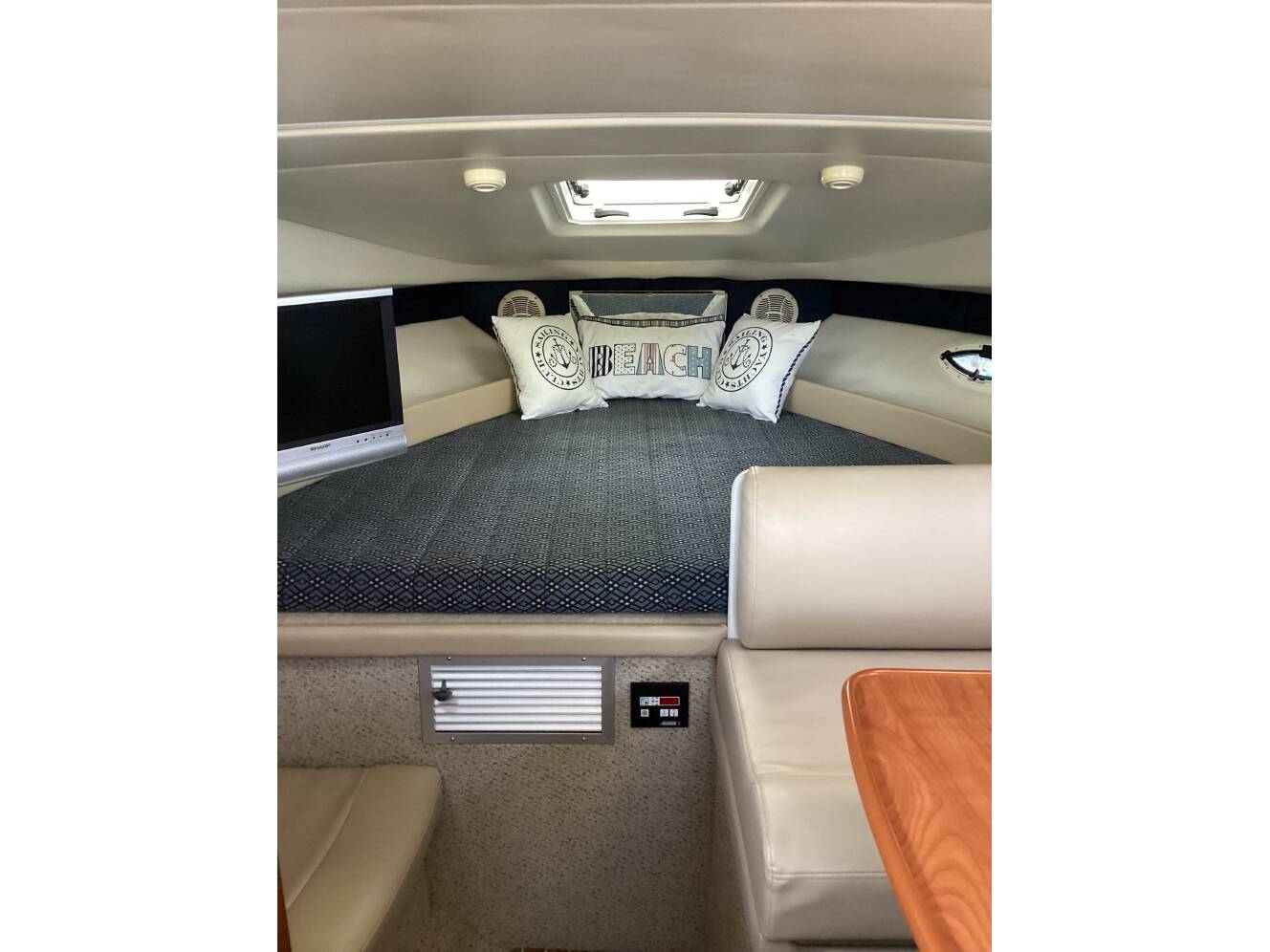 A photo of this 2006 Bayliner 285 CRUISER