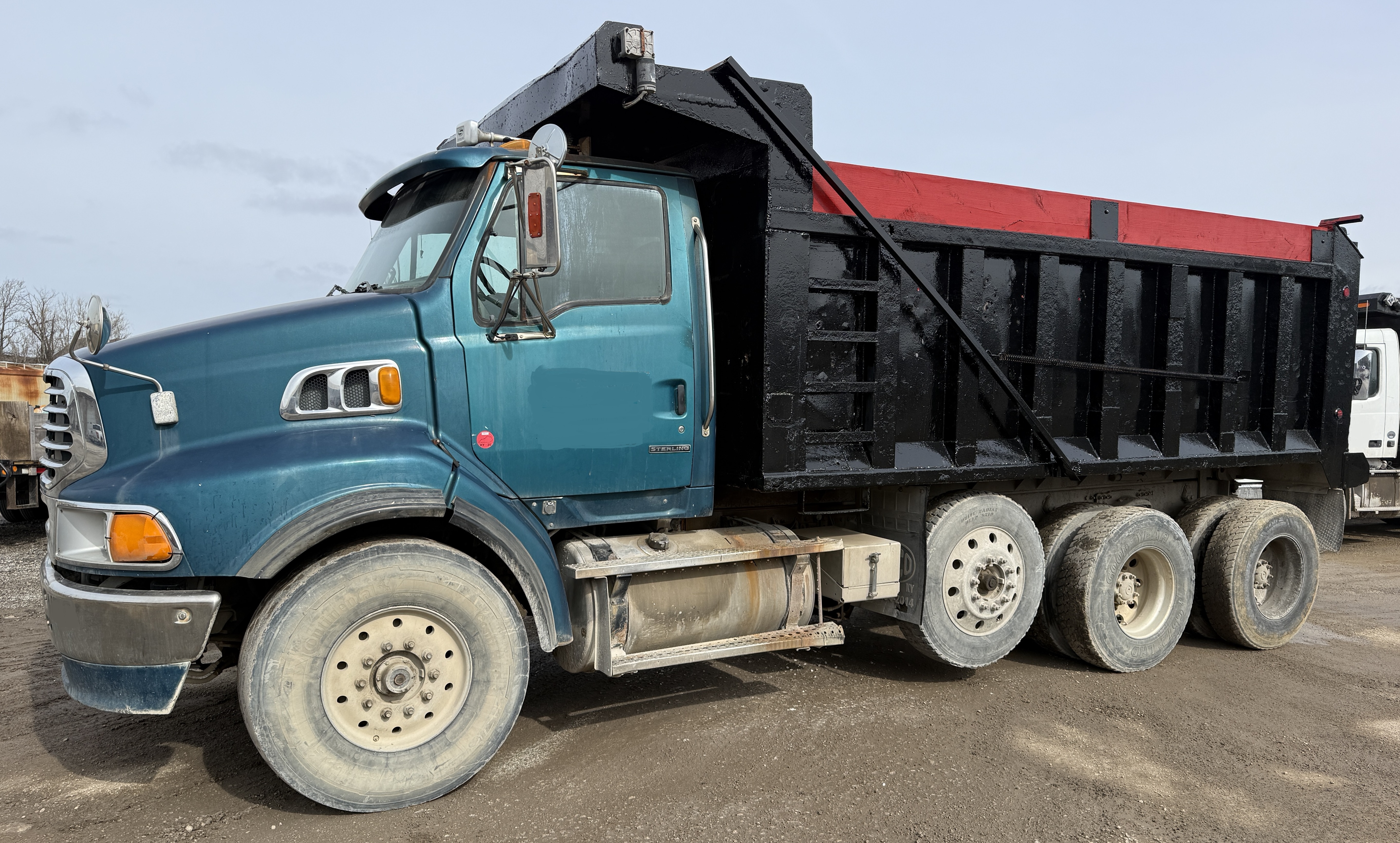 2008 STERLING LT9500 in Prairieville, KY