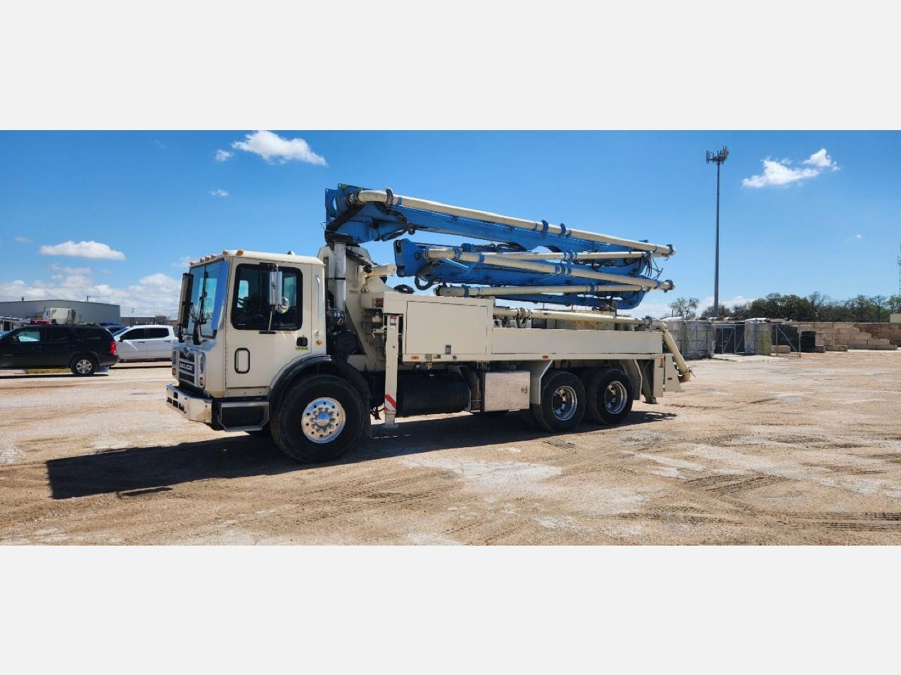 2005 PUTZMEISTER 28M Mack MR Chassis in Houston, TX