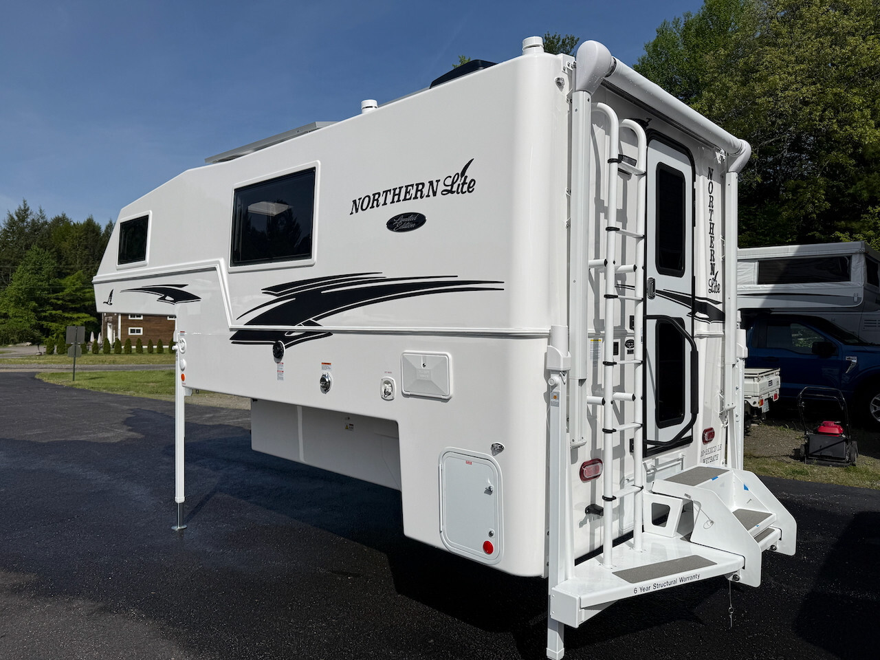 2027 Northern Lite 10-2 EX Wet Bath LE RV