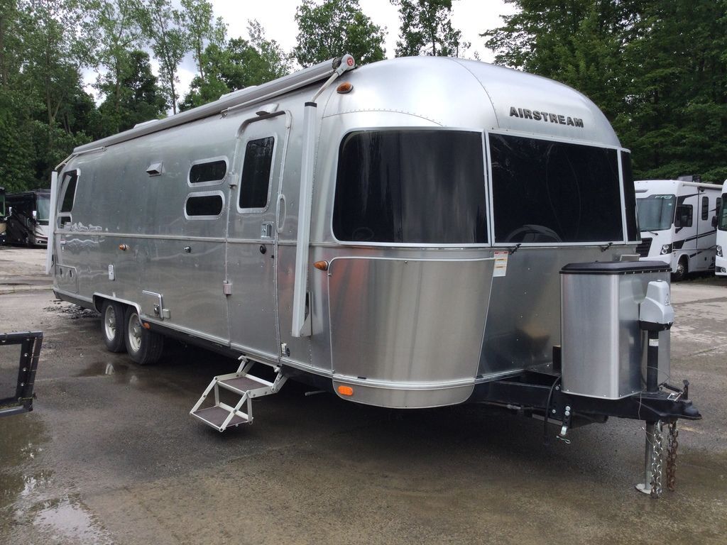2018 Airstream International Serenity 30RB Twin in lorain OH