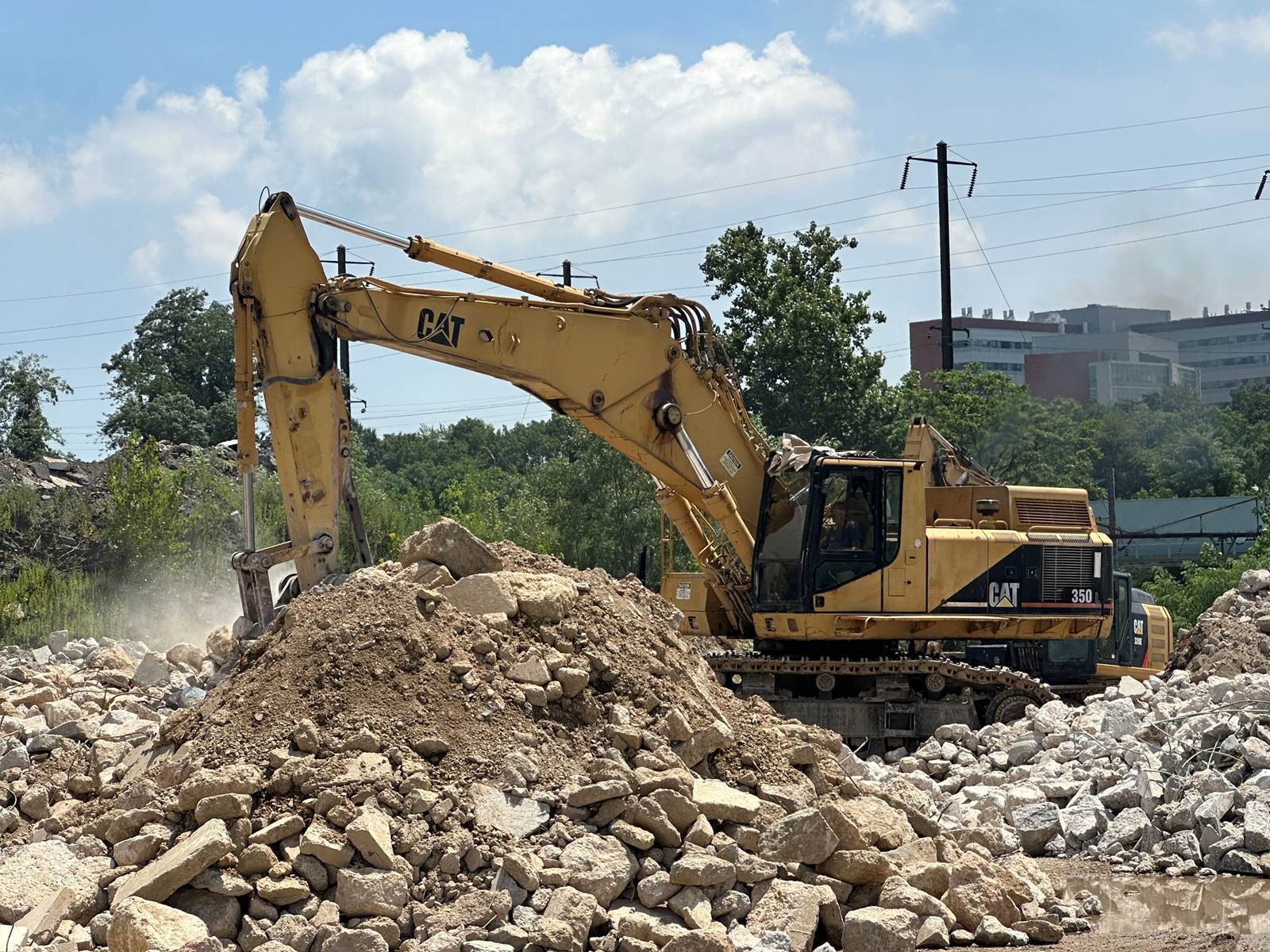 1999 Caterpillar 350L in Annapolis, MD