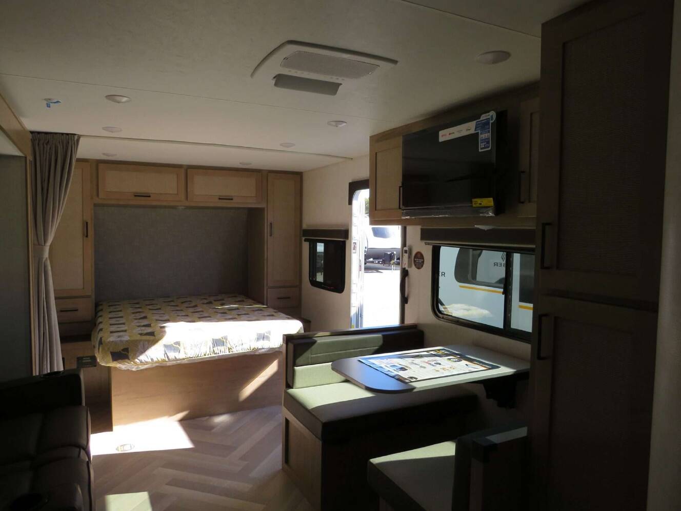 A photo of this 2026 Ember E-SERIES 22MLQ