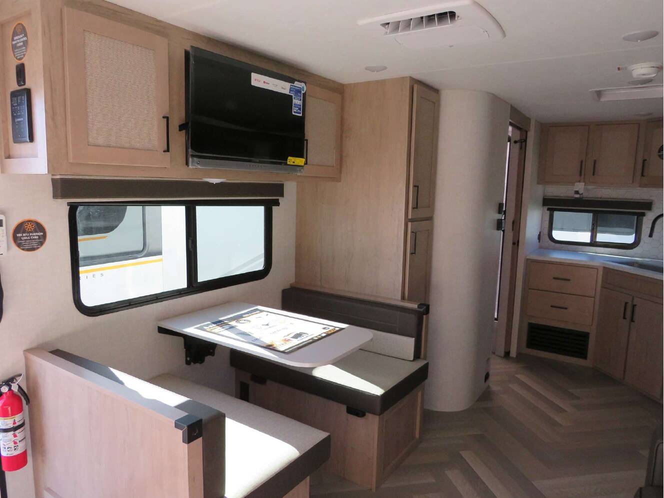 A photo of this 2026 Ember E-SERIES 22MLQ