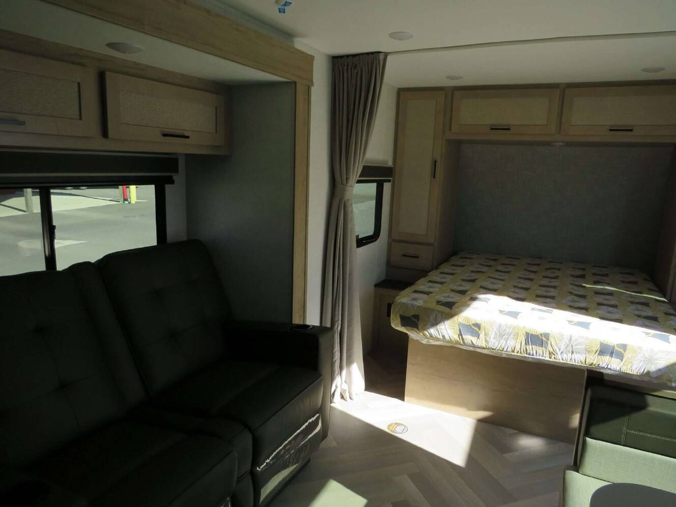 A photo of this 2026 Ember E-SERIES 22MLQ