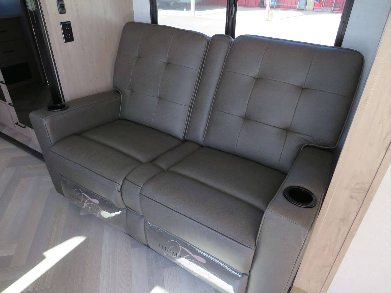 A photo of this 2026 Ember E-SERIES 22MLQ