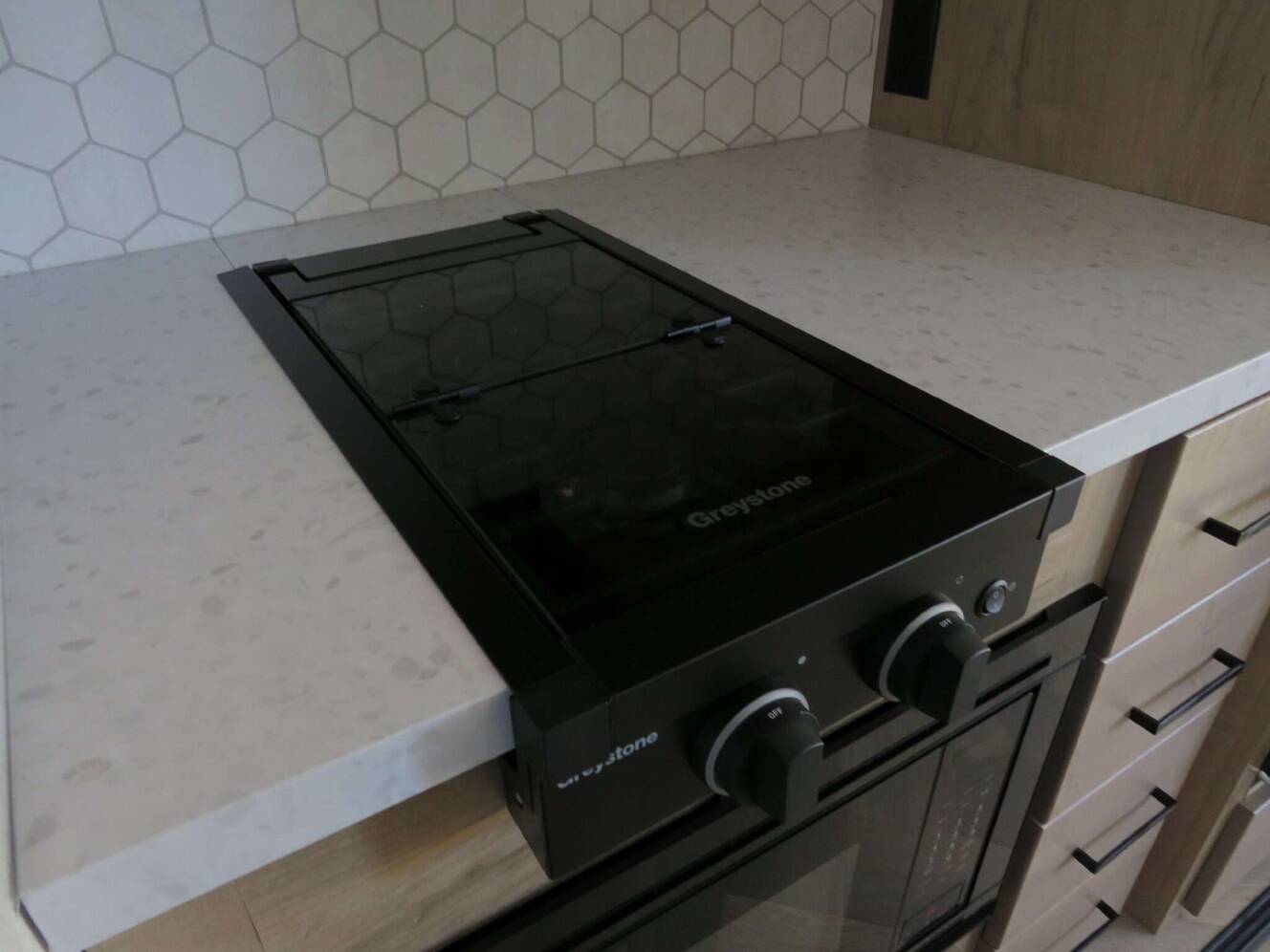 A photo of this 2026 Ember E-SERIES 22MLQ