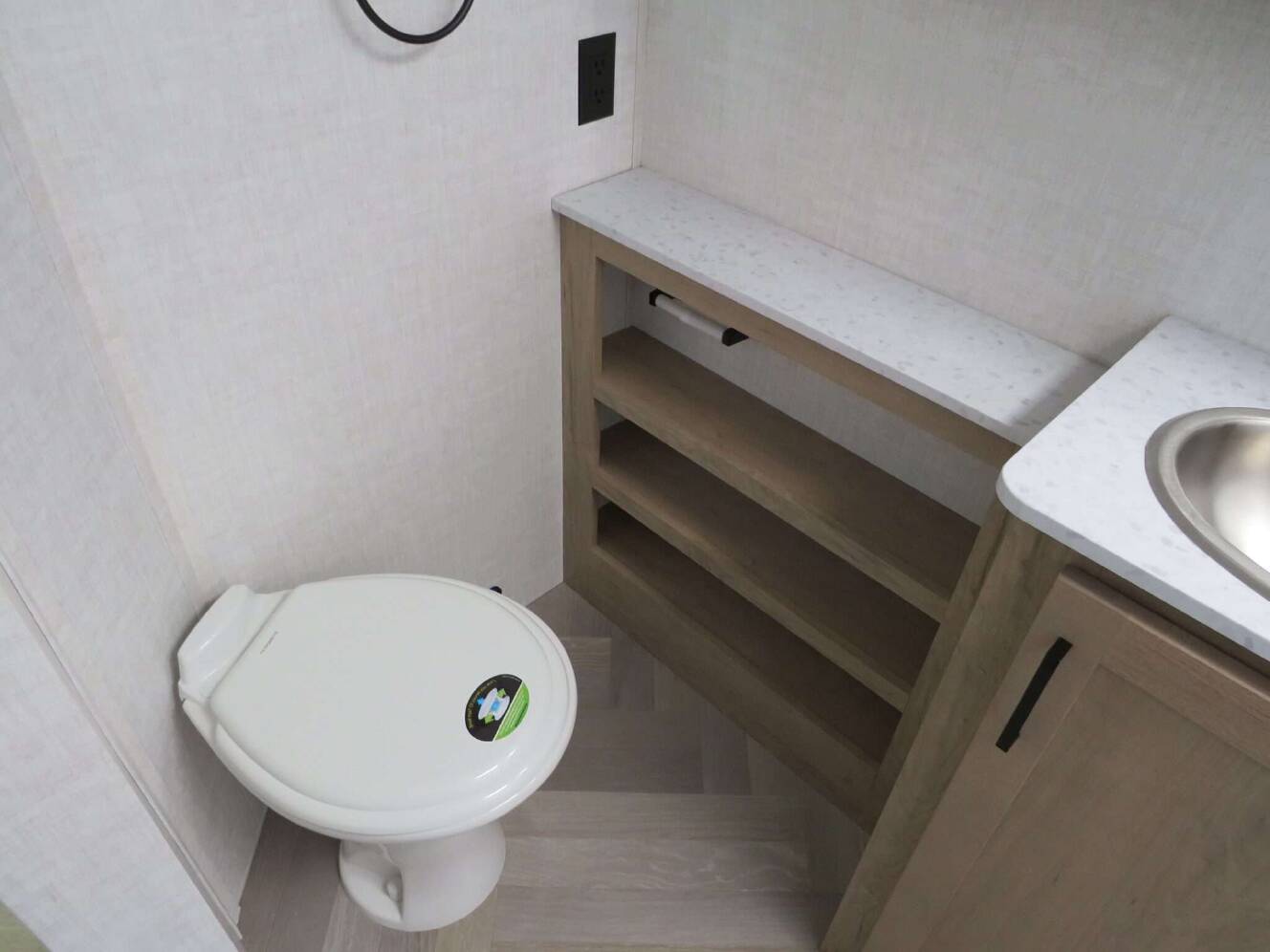 A photo of this 2026 Ember E-SERIES 22MLQ