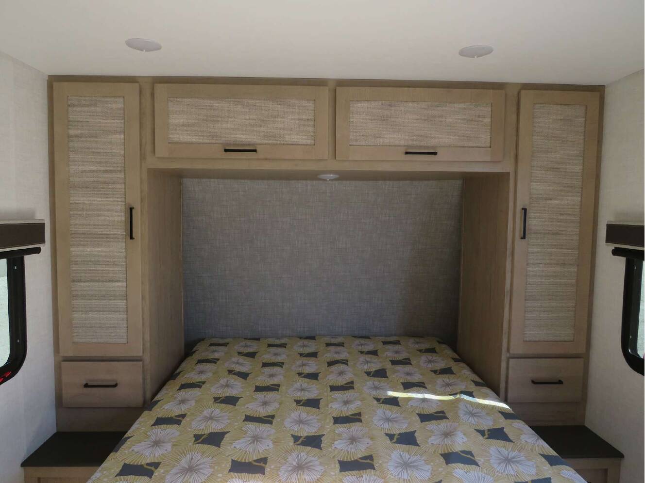 A photo of this 2026 Ember E-SERIES 22MLQ