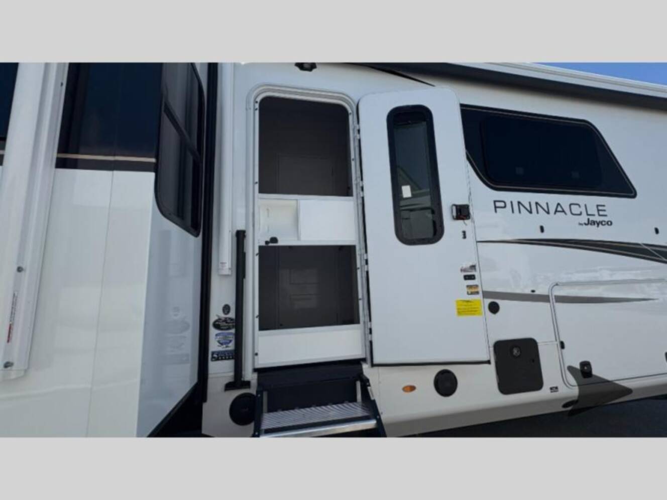 A photo of this 2026 Jayco Pinnacle 38FBRK