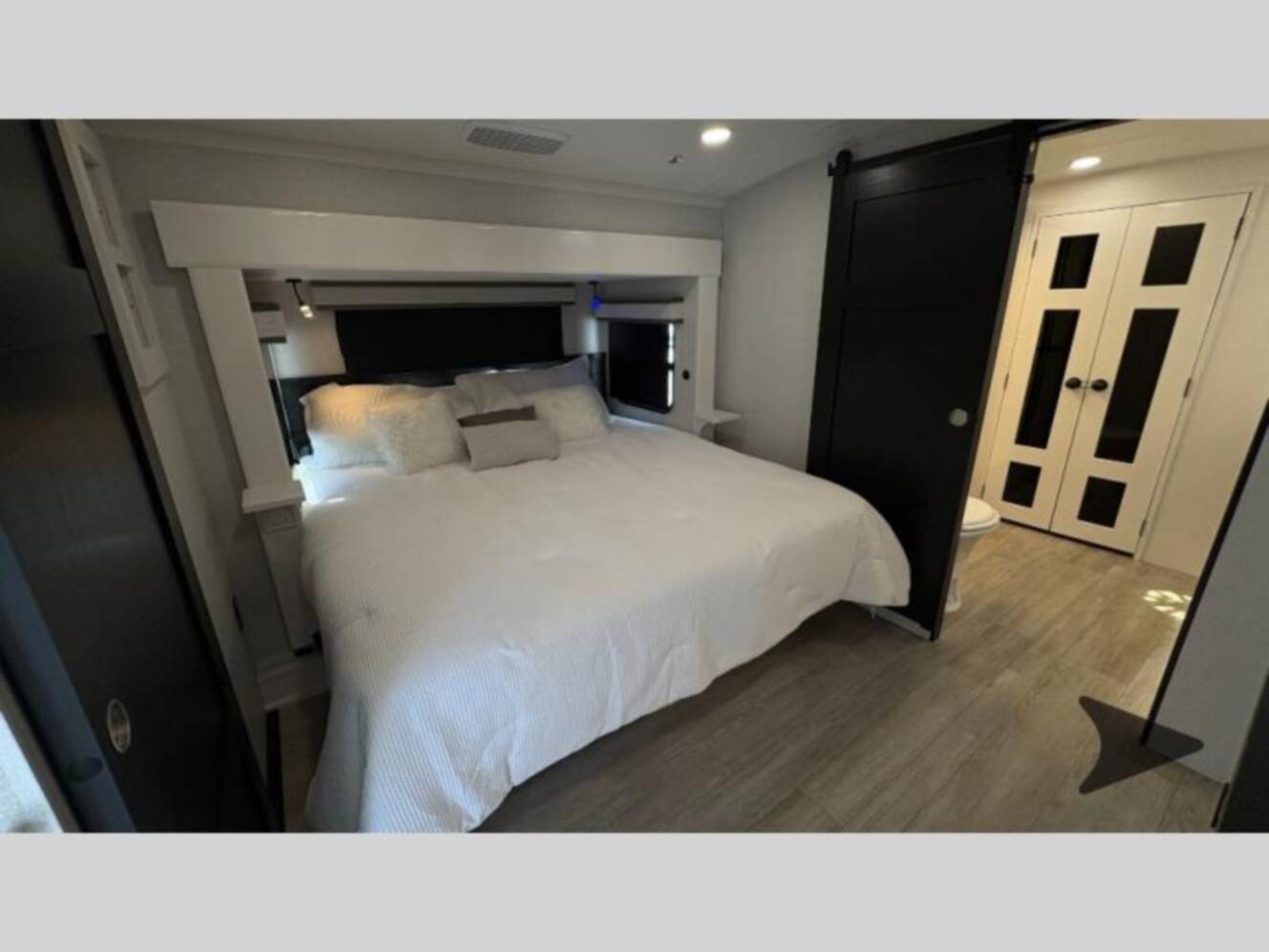 A photo of this 2026 Jayco Pinnacle 38FBRK